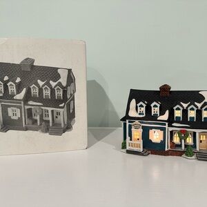 Department 56 New England Series - Berkshire House